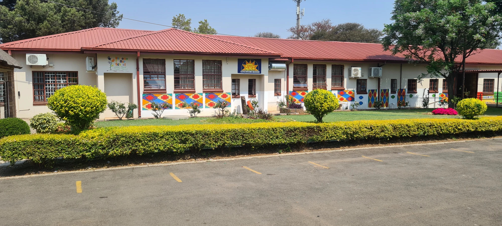 Photograph of the Ithembelihle LSEN School building and gardens in Primrose, Germiston